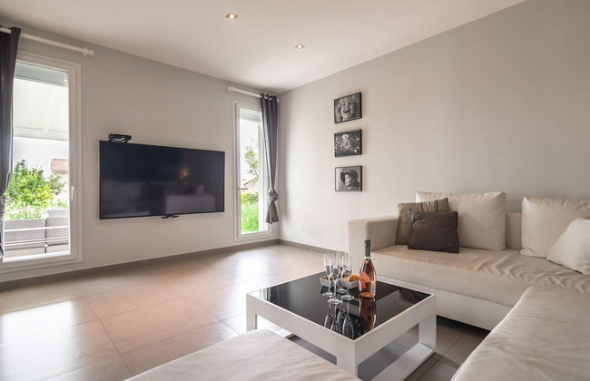 Villa w/ Palm Trees & Pool - Foto 13