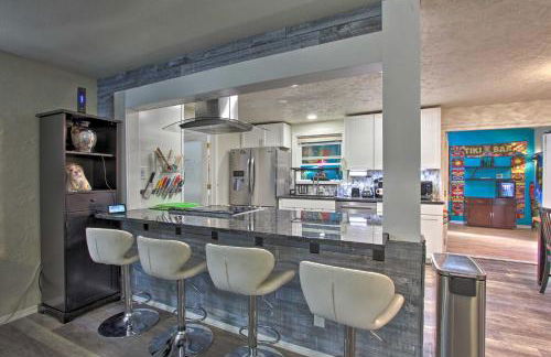 Hot Tub and Theater Room Tropical Springfield Home - Foto 9