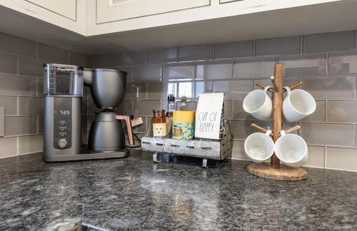 Creekside Cabin - Pup-Friendly with AC - Foto 8