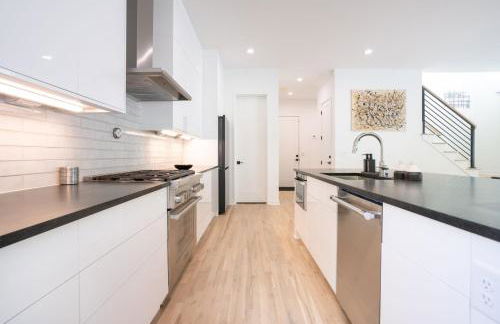 4BR Urban Oasis with Rooftop and Jacuzzi - Foto 11