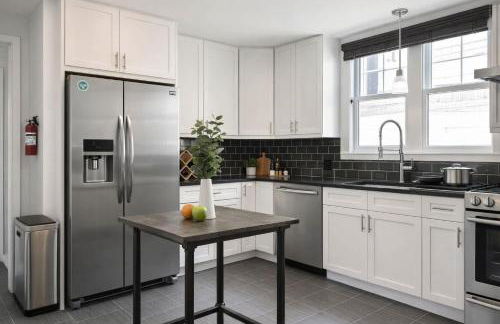 Spacious 5-Bedroom Retreat in Forest Park - Foto 9