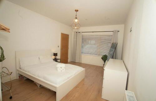 Spacious 4BR 4BA gated townhouse with balconies, Central JQ - Foto 9