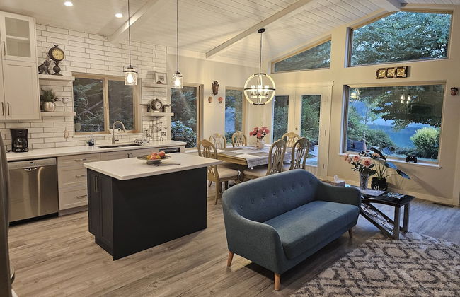 Luxury ocean dock pool villa - Photo 17