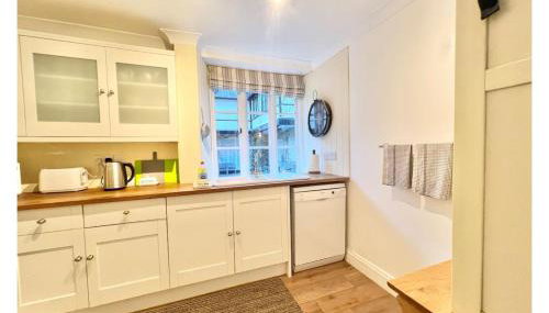 Sheplegh Court Charming Cottage and Pools within Stunning Grounds - Foto 3, stove, dishwasher, toaster