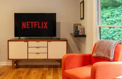 Majestic - Modern Cabin, Hot Tub, & Game Room! - Foto 3