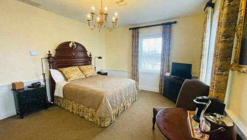 Excelsior at the Manor House - Photo 2