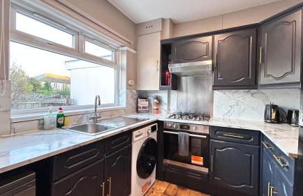 Fully Furnished New Malden 3BDR Home with Parking Washer Dryer and Garden near Kingston - Foto 27