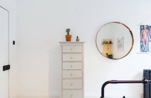 The Plywood Flat, Modern Style In A Traditional Tenement - Foto 15