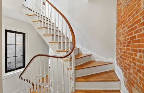 Designer 3 BR Townhome with Beautiful Backyard - Foto 32