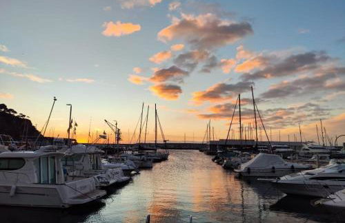 SeaHomes Vacations - Seafront Mediterranean Ap & PKG - Foto 18