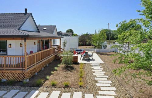 Completely Remodeled Farmhouse With Stunning Views Of Dry Creek Valley - Foto 28
