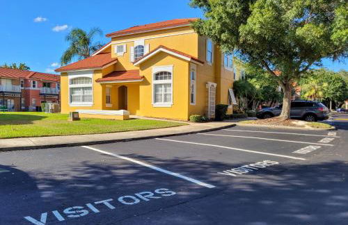 Family Getaway Townhome at Lake Berkley 15min to Disney - Foto 18