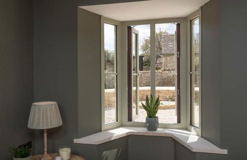 Designer Cotswold post house with external sauna - Foto 19