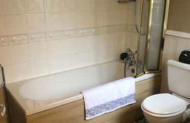 House in Drymen Village with free local health club access - Photo 11