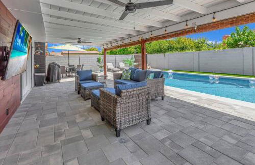 Huntington Beach, AC, Pool, Hot Tub, Detached Office, Close to Beach, Outside Entertaining Area - Photo 16