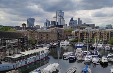 Amazing location 1 BD flat on St Katharine's Docks - Photo 1