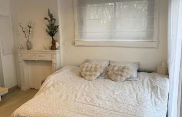 Le Balcon petit extérieur Idéal familles & couples à 10 min Disneyland Paris avec lit Queen size & parking privé - Foto 4