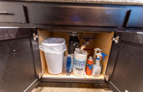 King Bed - Heart of PB - Jaw-Dropping Rooftop and Gym - Foto 12