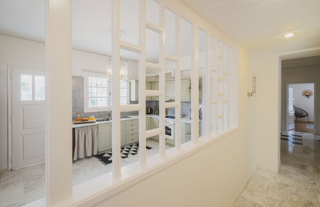 Mid-Century Modern Villa Vintage Charm - Foto 34