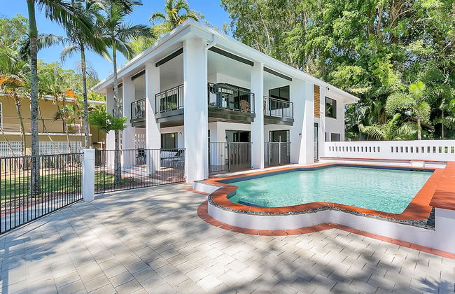 Dolce Vita Beachfront Holiday House - Photo 13