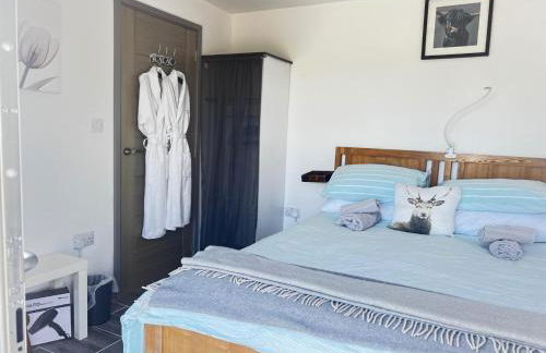 Plumstone view hot tub lodge in Pembrokeshire - Photo 15