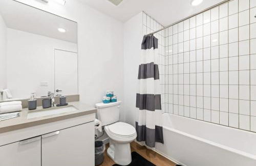 Spacious 1-BD with Stunning City Views in DTLA - Foto 19