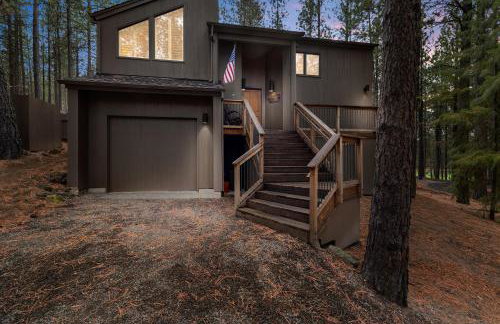 Treehouse Cabin Hot Tub Sauna Game Room - Foto 10