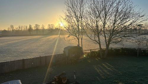 Beautiful Lodge in Newmarket with parking - Foto 2