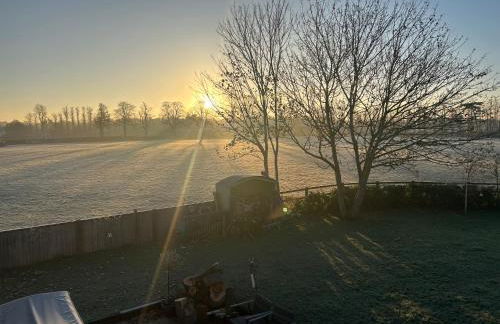 Beautiful Lodge in Newmarket with parking - Foto 2