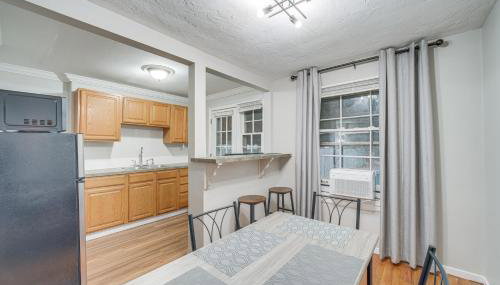 2 Mi to Lake Erie Home with Yard in Euclid! - Foto 3