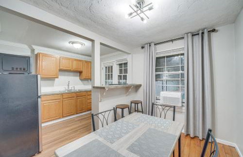 2 Mi to Lake Erie Home with Yard in Euclid! - Foto 3