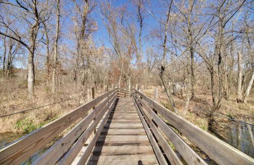 Tranquil Ozarks Studio Retreat with Woodland Views, Near Fishing, Hiking & Gentry, AR - Foto 11