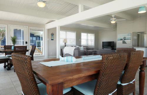 Zachary Beach House, Ocean views & walk to beach! - Foto 10