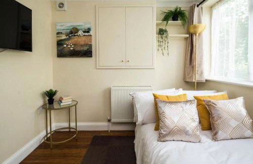 Where Style & Convenience Combine- Photo ID Required - Foto 13