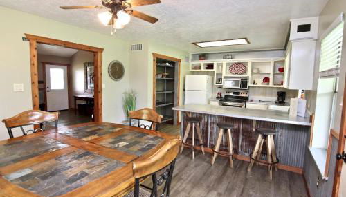 The River House - Photo 5