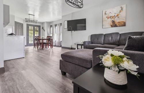 THE 1023 With Private Yard & Parking, Near Falls & Casino by Niagara Hospitality - Foto 8