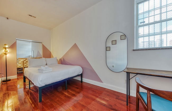 Stairway 3BR Apt w W D Ideal for Groups - Foto 9