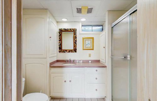 By the Sea - Foto 17