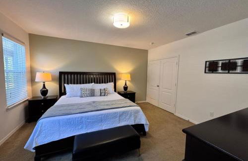 Incrível casa 5BD/5BA com piscina perto da Disney - Foto 17