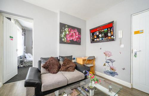 * Well equipped apartment for a relaxing cosy and luxurious fun stay + Free Parking + Free Fast WiFi * - Foto 3