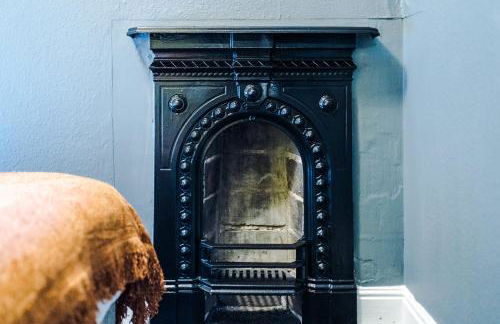 Spacious Modern Chester Home - Great Location - Photo 71