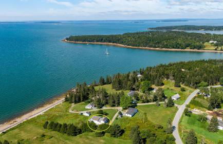 Beachfront 4 BR Spacious House! [Coastal Haven] - Foto 3