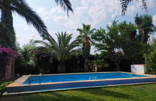 Precioso chalet próximo a Sevilla con jardín y piscina privada 8 personas Wifi gratis 2 salones 4 dormitorios 2 baños - Foto 27
