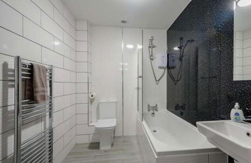 Westertonhill Newbuild Lodges with Private Hot Tub Hire Available - Foto 36