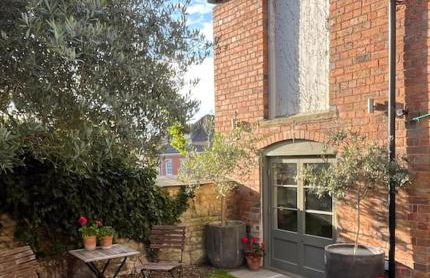 Victorian Red Brick Barn in the Heart of Stamford - Foto 1