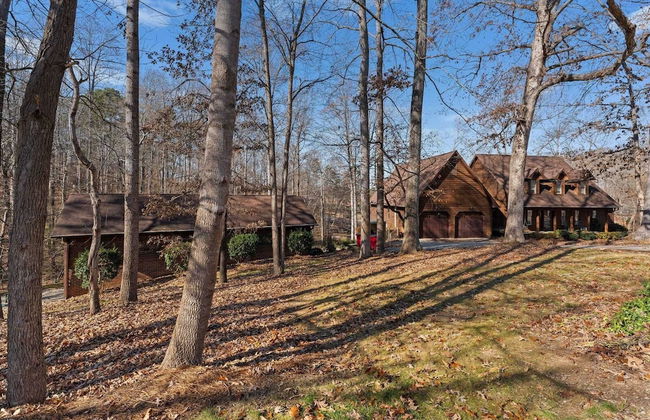 Winding Down by Avantstay Sleeps 20 + Dock, View - Photo 65