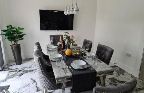 SAV 5 Bed Luxury House Leicestershire - Photo 14