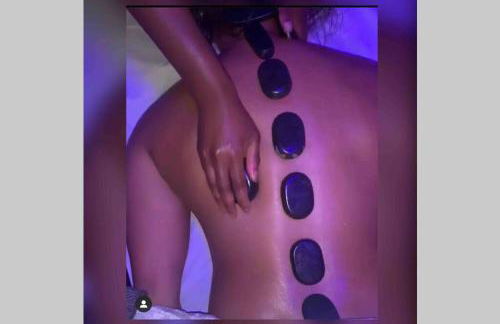 Lux Penthouse Skyline, Views Gym , Free Parking & Wifi - Photo 33