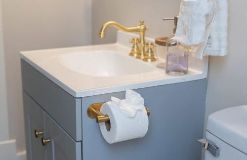 Beautiful 2 Bed 1 Bath home near College Hill - Photo 33