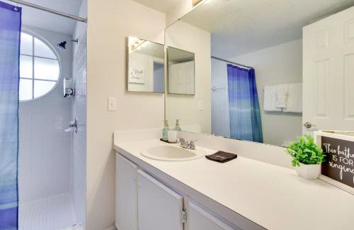 Condo with Pool Access and Patio 8 Mi to Disney! - Foto 15